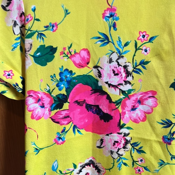 Express short sleeve Chelsea top blouse - Picture 2 of 4